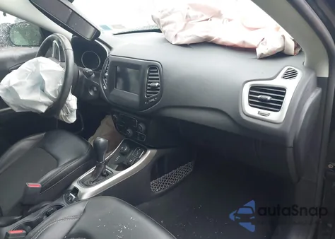 2021 Jeep Compass Latitude 4X4 z USA, uszkodzony, nr VIN 3C4NJDBB4MT506951